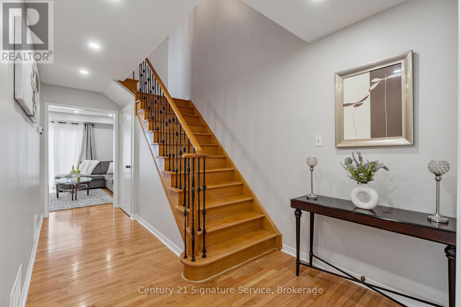80 Dutch Crescent, Brampton, Ontario  L6Y 3X1 - Photo 2 - W12409033