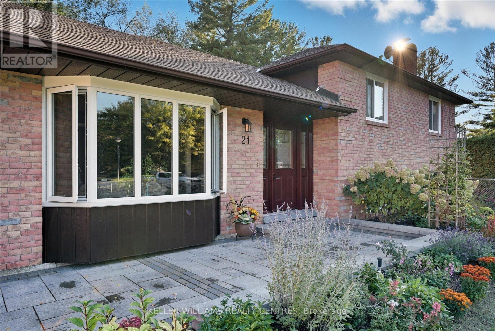 21 Valentini Avenue, East Gwillimbury (Holland Landing), Ontario  L9N 1H8 - Photo 5 - N12449577