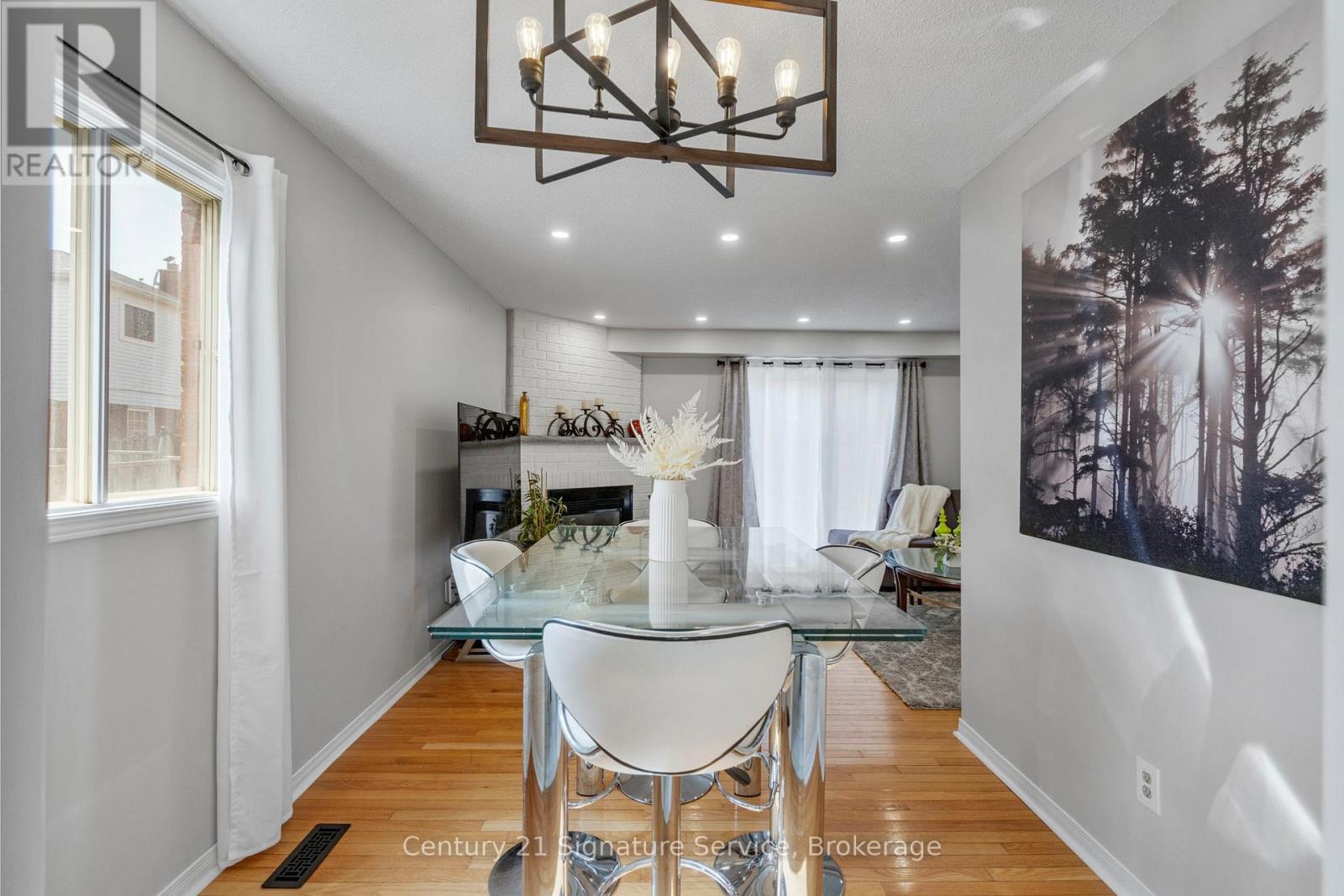 80 Dutch Crescent, Brampton, Ontario  L6Y 3X1 - Photo 5 - W12409033