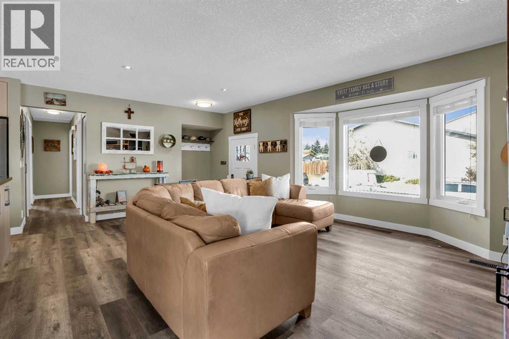 67 Summerwood Road Se, Airdrie, Alberta  T4B 1W7 - Photo 11 - A2261184