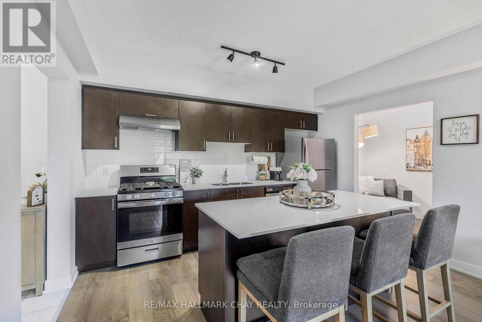 208 - 5 Chef Lane, Barrie, Ontario  L9J 0J8 - Photo 6 - S12449520