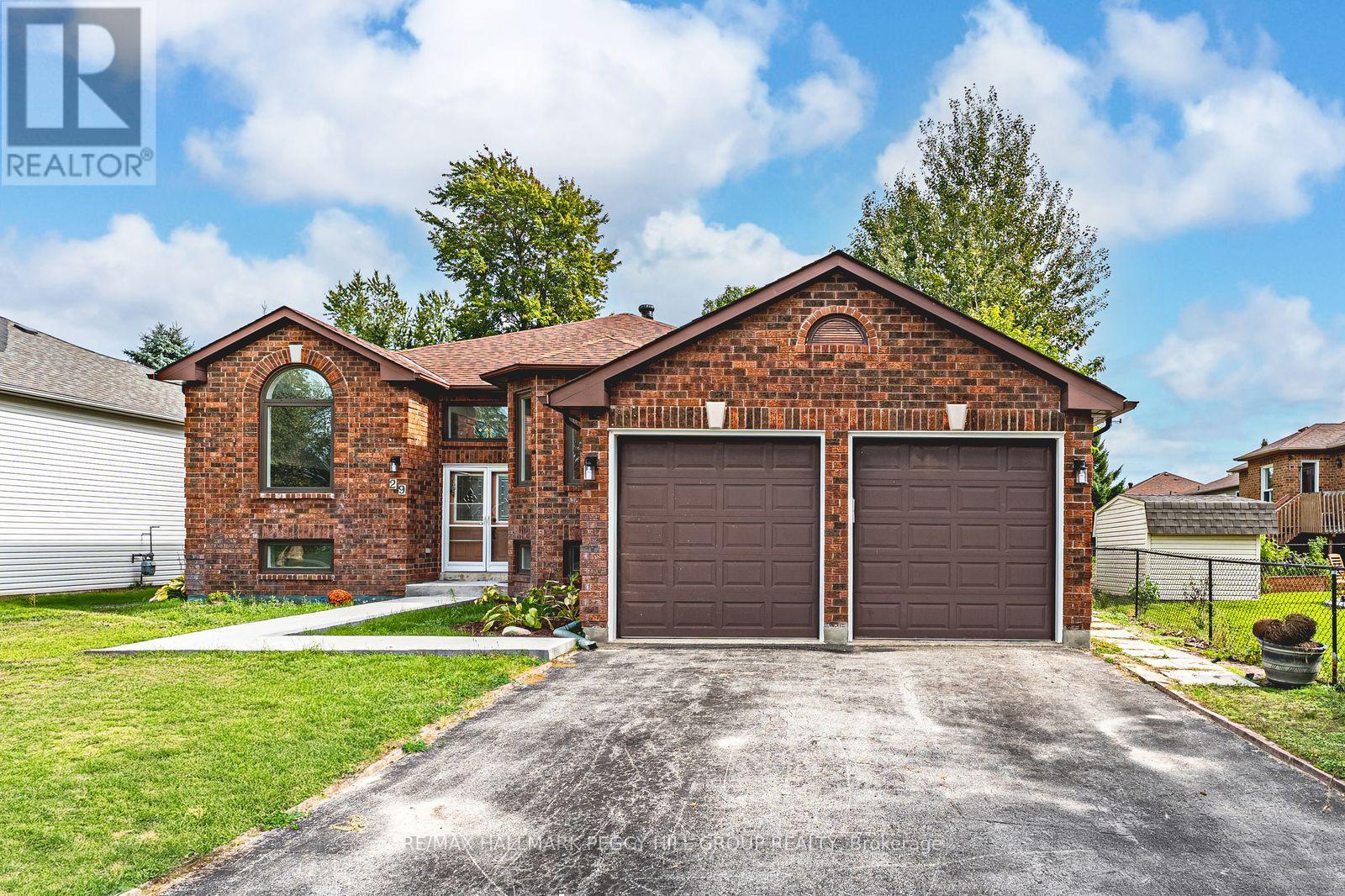 29 Silver Birch Avenue, Wasaga Beach, Ontario  L9Z 1B7 - Photo 1 - S12449539