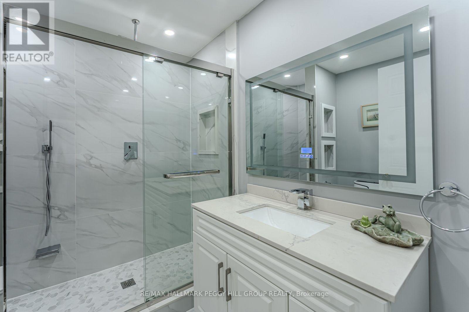 29 Silver Birch Avenue, Wasaga Beach, Ontario  L9Z 1B7 - Photo 12 - S12449539