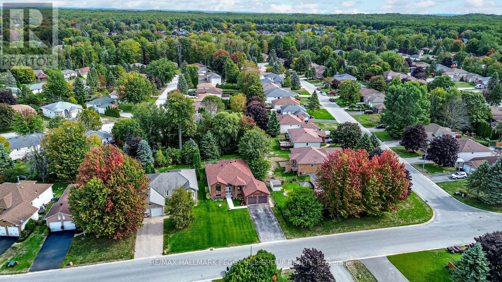 29 Silver Birch Avenue, Wasaga Beach, Ontario  L9Z 1B7 - Photo 17 - S12449539