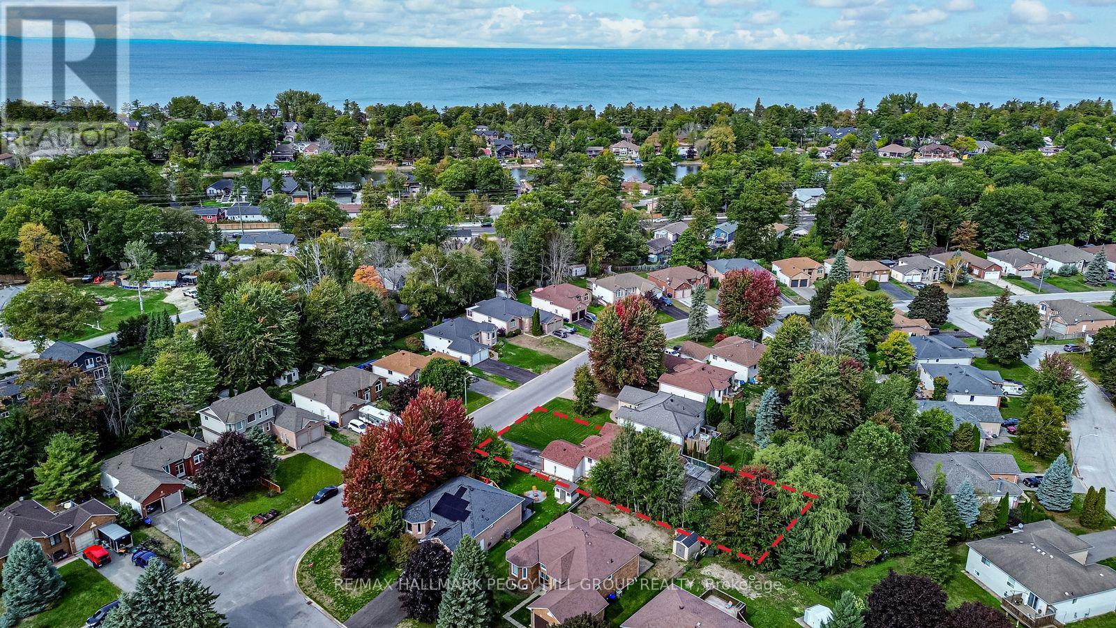 29 Silver Birch Avenue, Wasaga Beach, Ontario  L9Z 1B7 - Photo 2 - S12449539