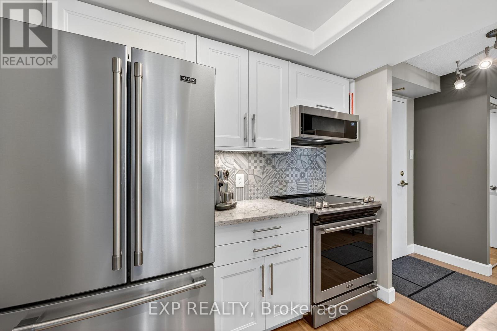 906 - 75 Ellen Street, Barrie (City Centre), Ontario  L4N 7R6 - Photo 11 - S12449557