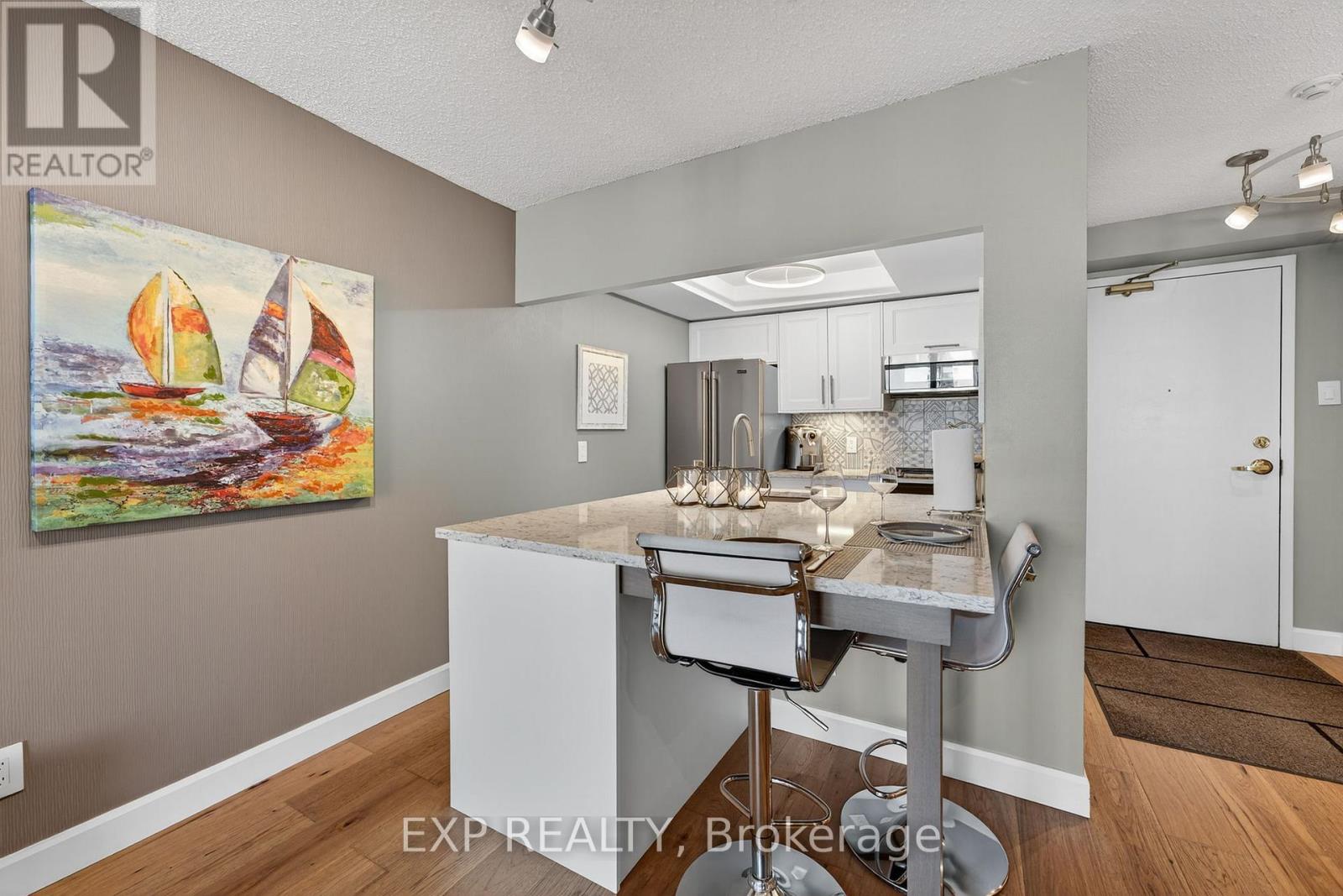 906 - 75 Ellen Street, Barrie (City Centre), Ontario  L4N 7R6 - Photo 13 - S12449557