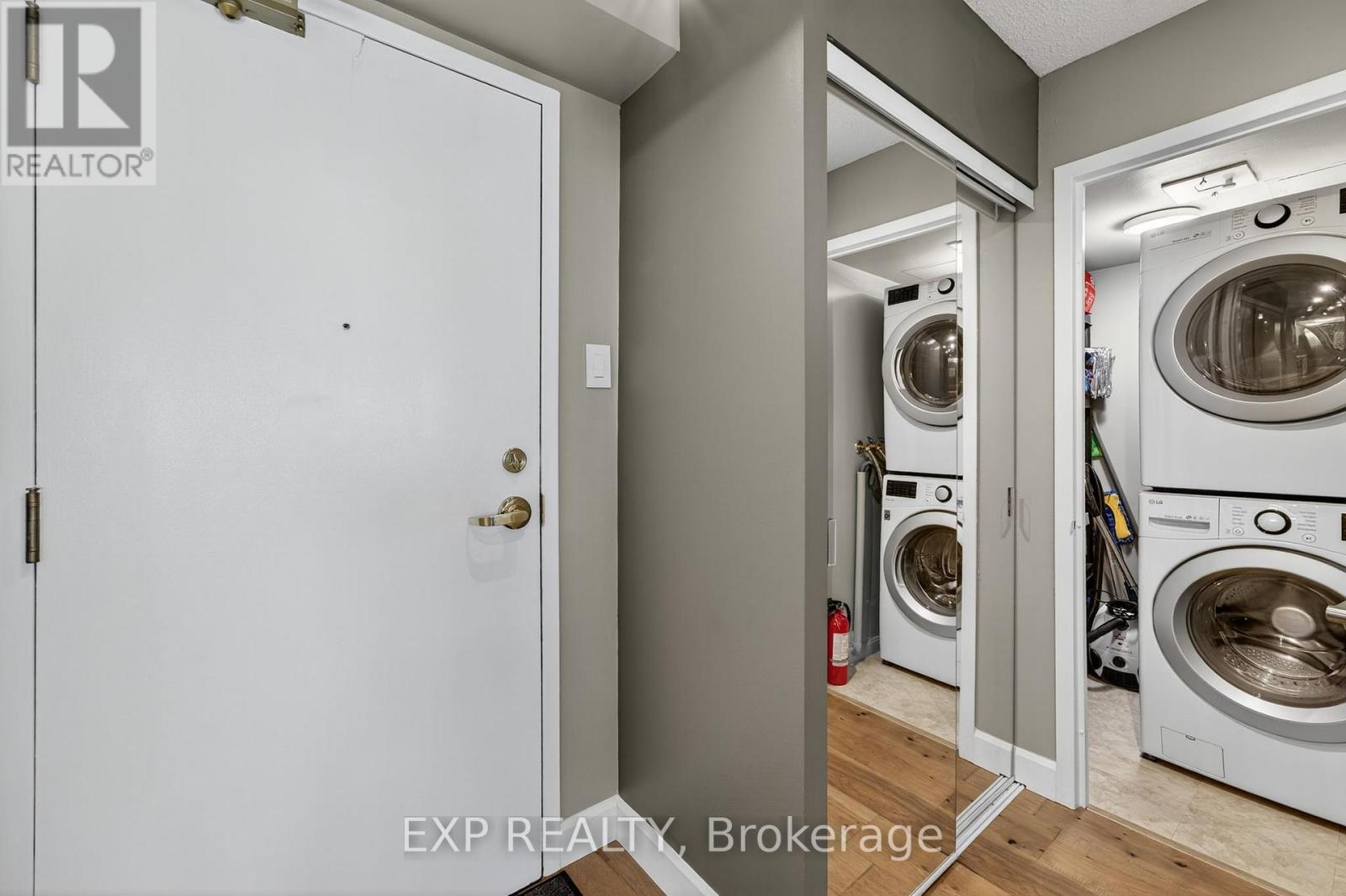 906 - 75 Ellen Street, Barrie (City Centre), Ontario  L4N 7R6 - Photo 8 - S12449557