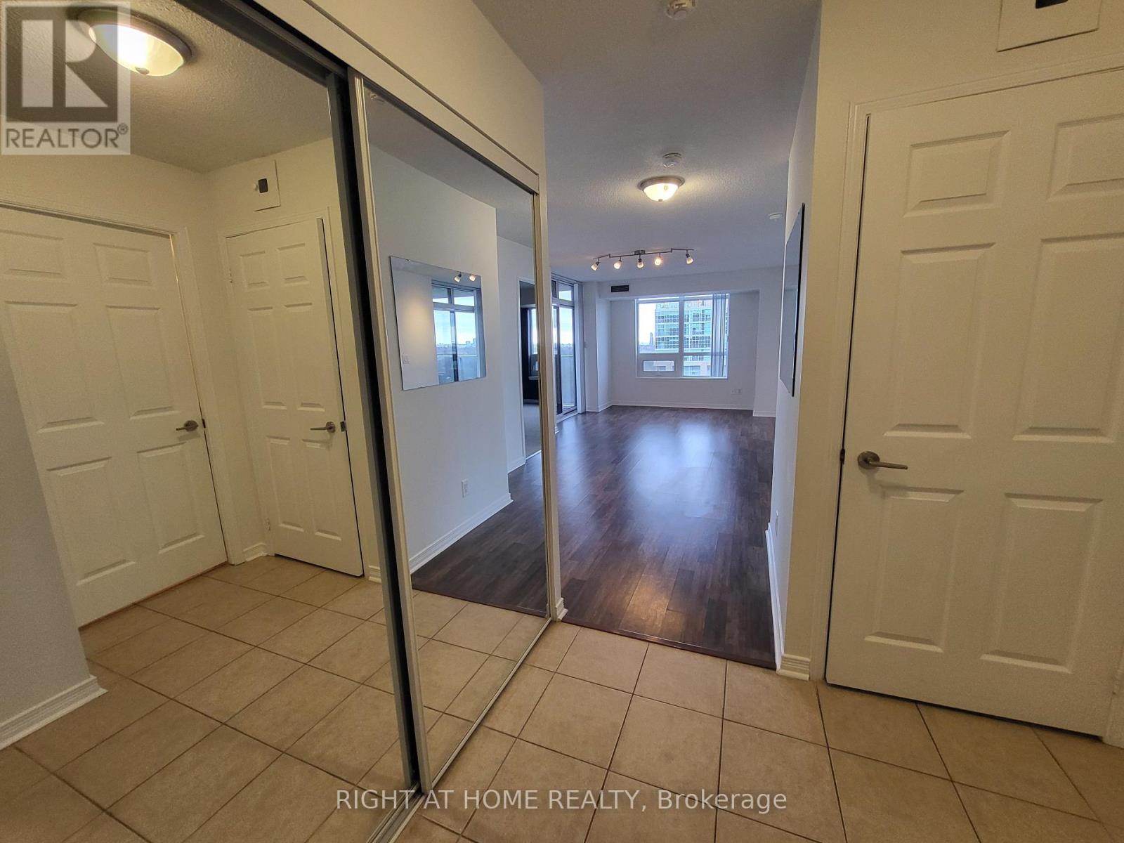 1403 - 3 Michael Power Place, Toronto, Ontario  M9A 0A2 - Photo 4 - W12449521