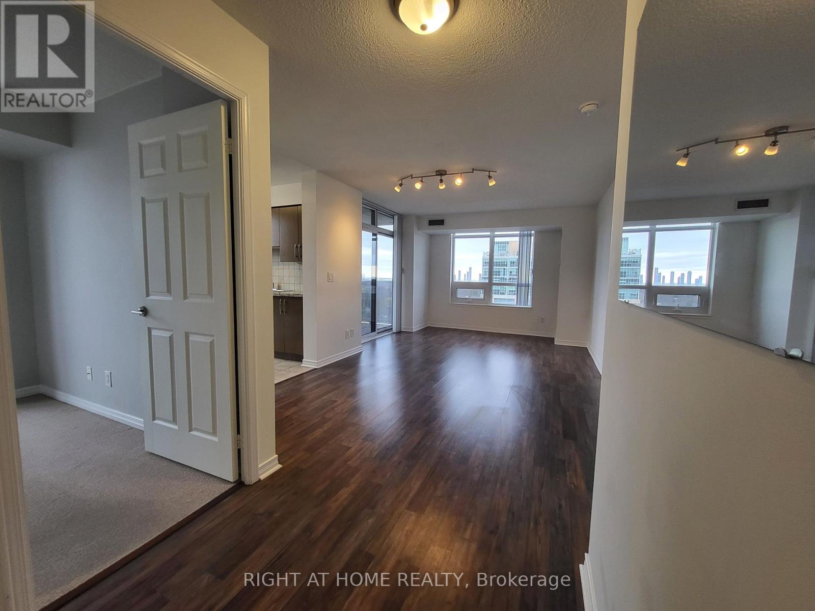 1403 - 3 Michael Power Place, Toronto, Ontario  M9A 0A2 - Photo 5 - W12449521