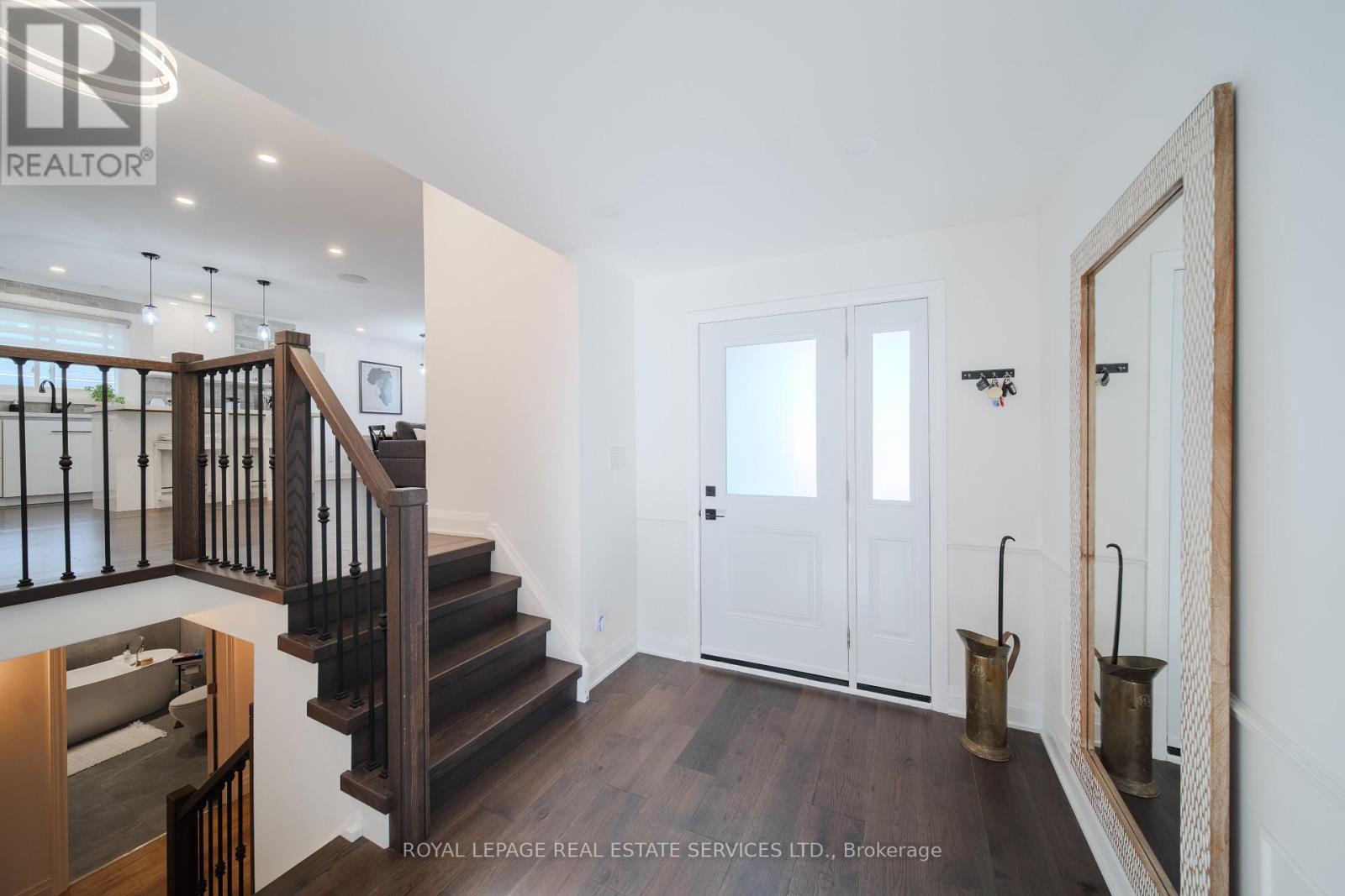 260 Oriole Court, Milton (Om Old Milton), Ontario  L9T 3R4 - Photo 3 - W12449541
