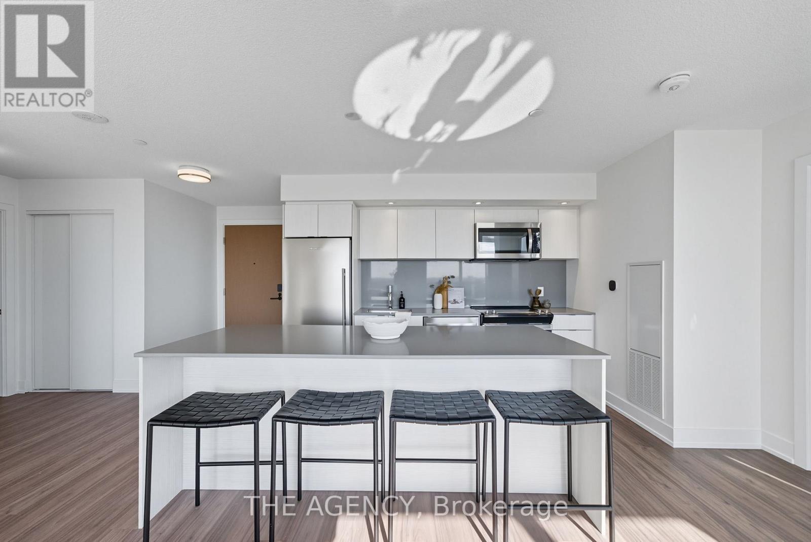 2402 - 10 Eva Road, Toronto (Etobicoke West Mall), Ontario  M9C 0B3 - Photo 5 - W12449550