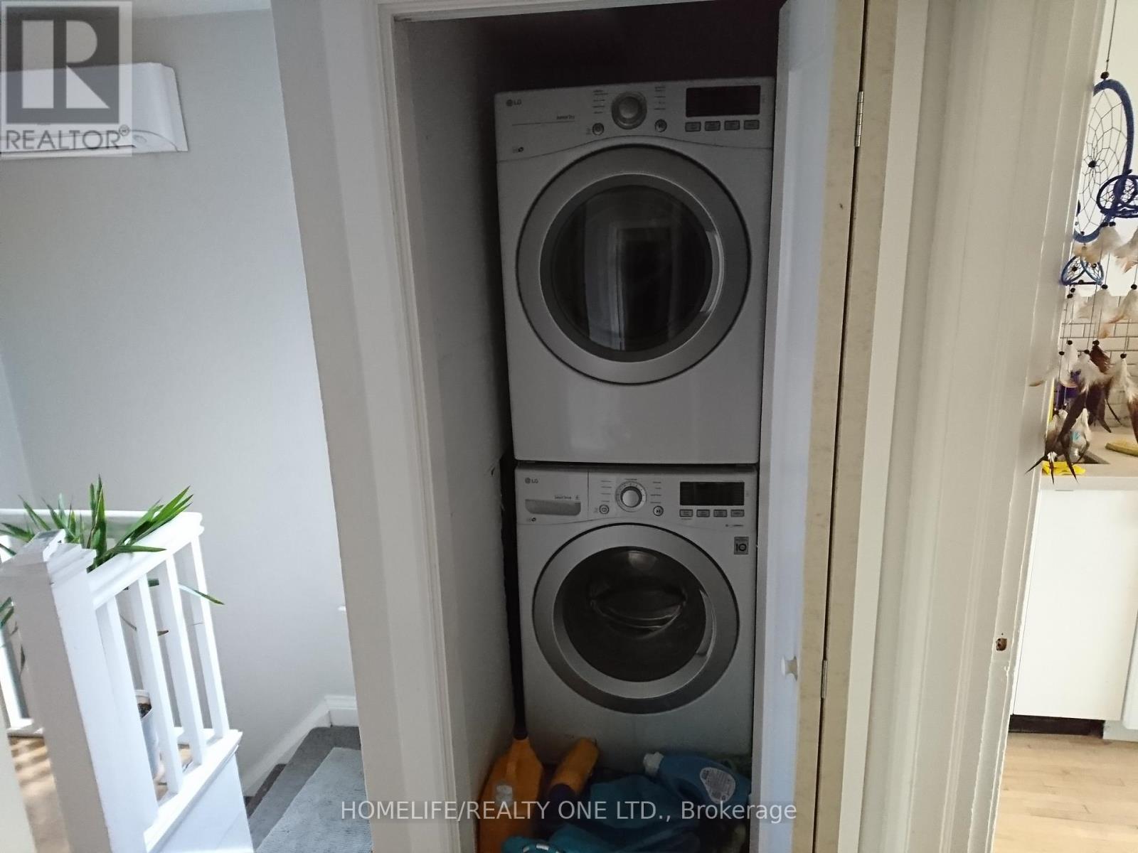 2 - 2301 Eglinton Avenue W, Toronto, Ontario  M6E 2L5 - Photo 3 - W12449558