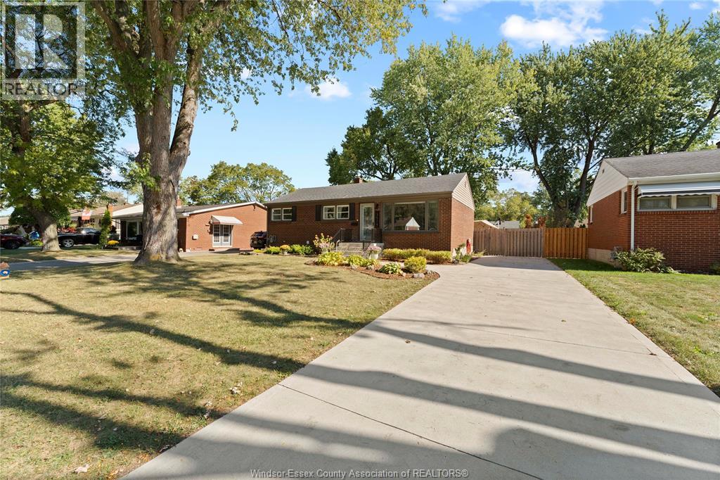 3574 Rockwell Boulevard, Windsor, Ontario  N9E 2A9 - Photo 3 - 25025535