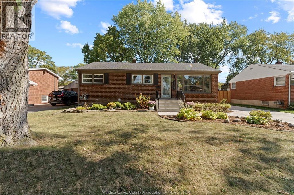 3574 Rockwell Boulevard, Windsor, Ontario  N9E 2A9 - Photo 4 - 25025535