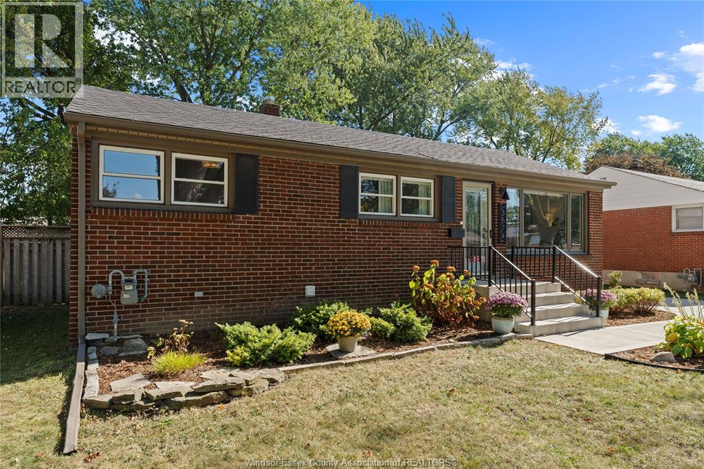 3574 Rockwell Boulevard, Windsor, Ontario  N9E 2A9 - Photo 5 - 25025535