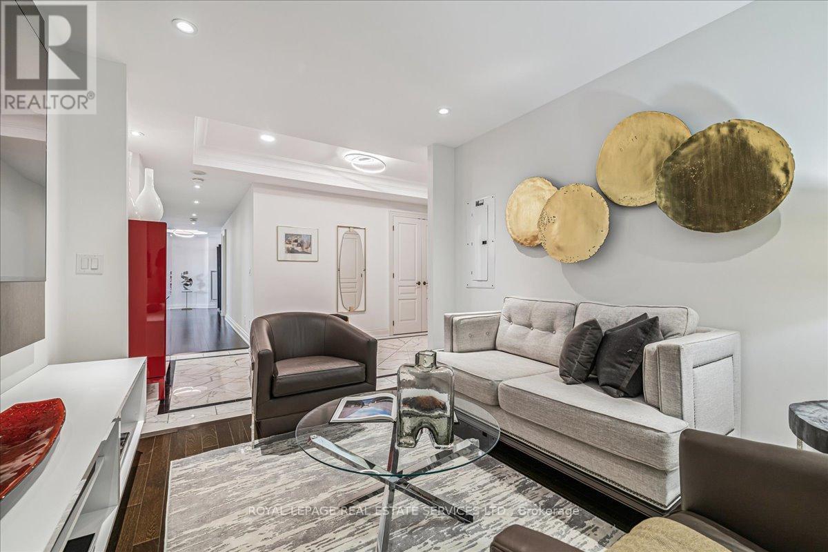 401 - 111 Forsythe Street, Oakville (Oo Old Oakville), Ontario  L6K 3J9 - Photo 11 - W12449559