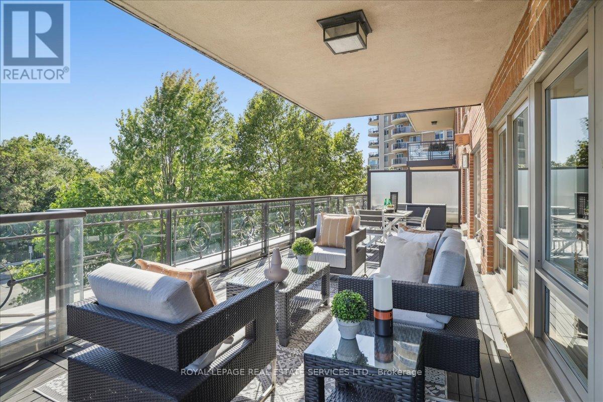 401 - 111 Forsythe Street, Oakville (Oo Old Oakville), Ontario  L6K 3J9 - Photo 19 - W12449559