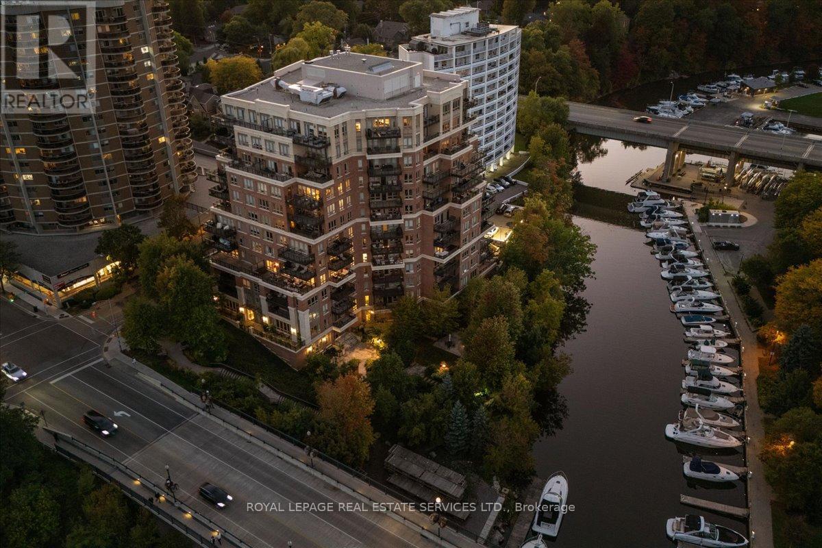 401 - 111 Forsythe Street, Oakville (Oo Old Oakville), Ontario  L6K 3J9 - Photo 2 - W12449559