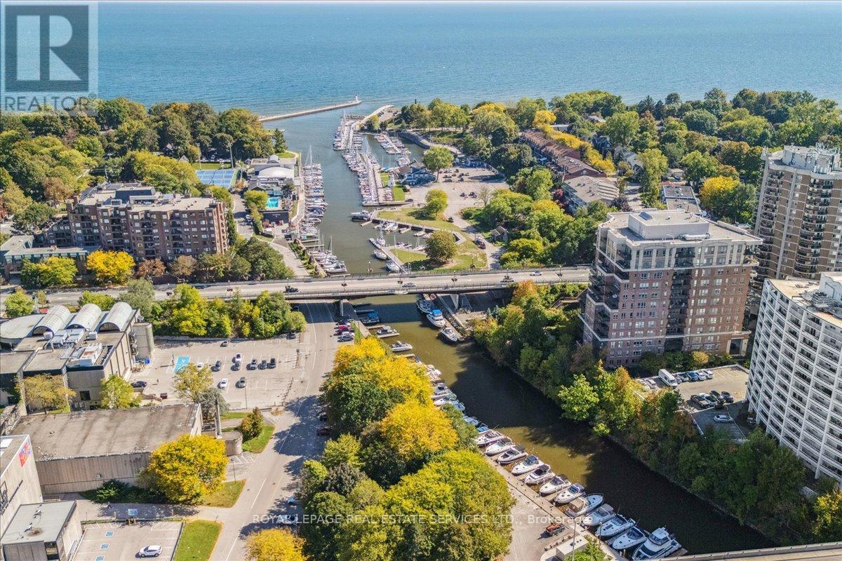 401 - 111 Forsythe Street, Oakville (Oo Old Oakville), Ontario  L6K 3J9 - Photo 3 - W12449559