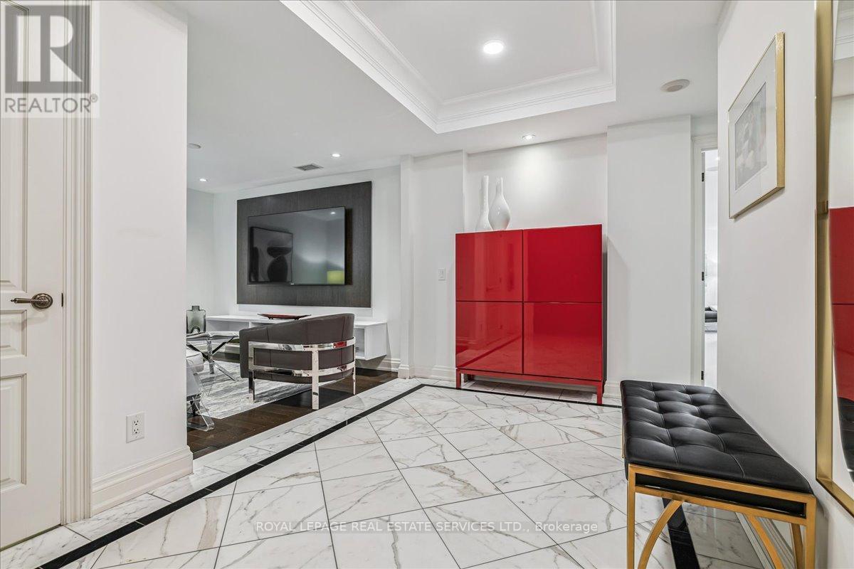 401 - 111 Forsythe Street, Oakville (Oo Old Oakville), Ontario  L6K 3J9 - Photo 9 - W12449559
