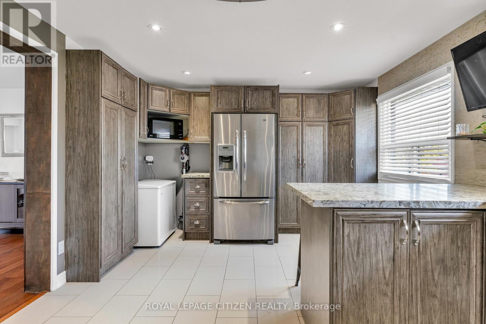7567 Wildfern Drive, Mississauga (Malton), Ontario  L4T 3P7 - Photo 18 - W12449566