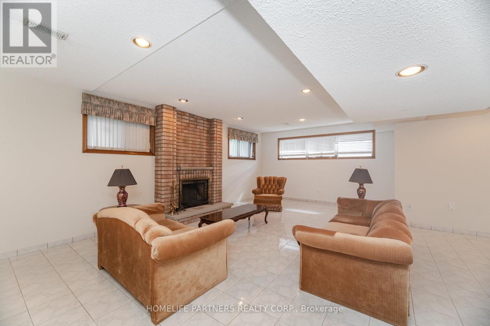 55 Wallasey Avenue, Toronto (Humberlea-Pelmo Park), Ontario  M9M 1E1 - Photo 37 - W12449591