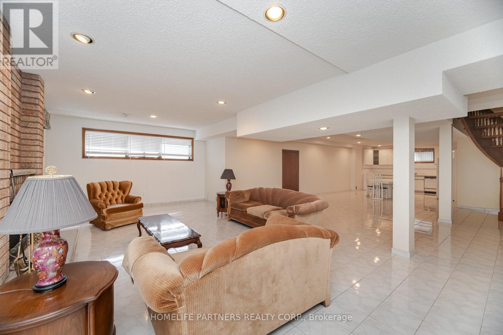 55 Wallasey Avenue, Toronto (Humberlea-Pelmo Park), Ontario  M9M 1E1 - Photo 38 - W12449591