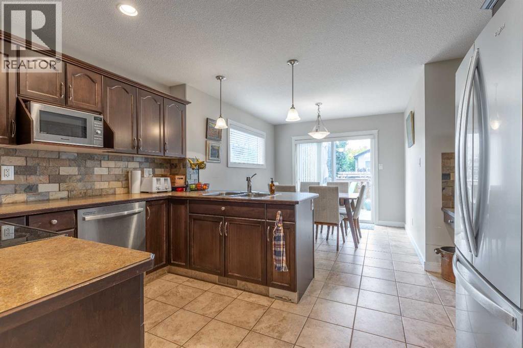 222 Firelight Crescent W, Lethbridge, Alberta  T1J 4W1 - Photo 6 - A2260884
