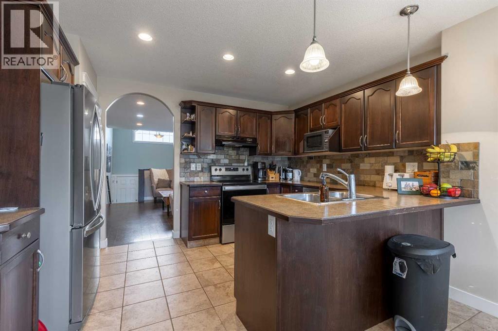 222 Firelight Crescent W, Lethbridge, Alberta  T1J 4W1 - Photo 7 - A2260884