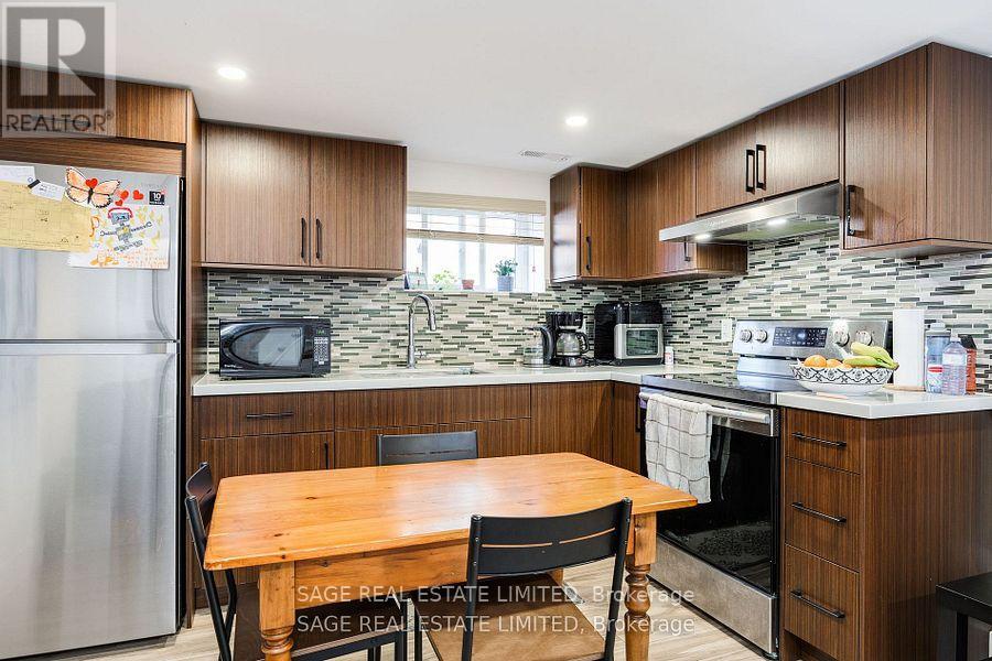 Lower Unit - 146 East 34th Street, Hamilton, Ontario  L8V 3W6 - Photo 1 - X12449522