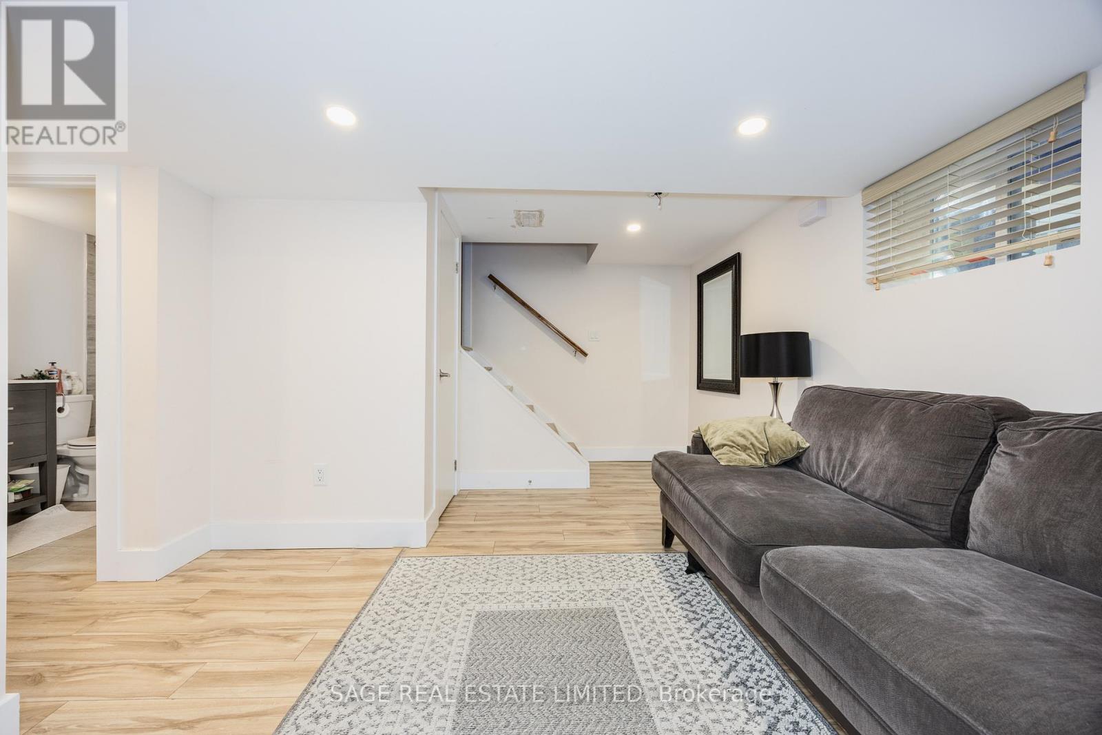 Lower Unit - 146 East 34th Street, Hamilton, Ontario  L8V 3W6 - Photo 4 - X12449522