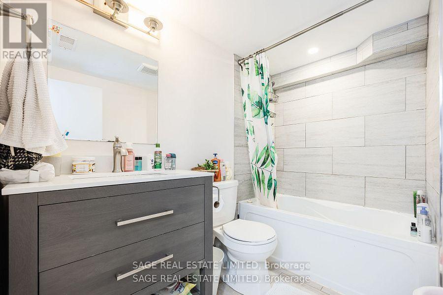 Lower Unit - 146 East 34th Street, Hamilton, Ontario  L8V 3W6 - Photo 5 - X12449522