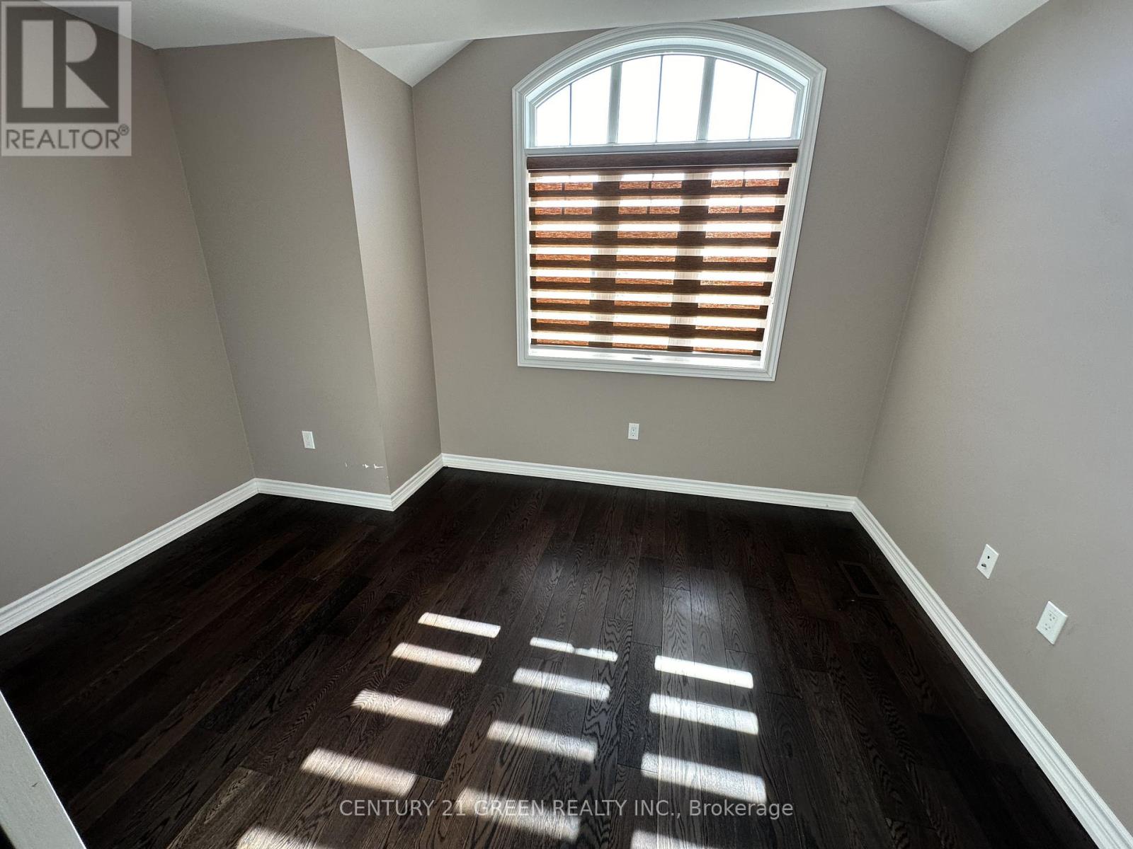 102 Jewel Street, Blue Mountains, Ontario  N0H 1J0 - Photo 13 - X12449549
