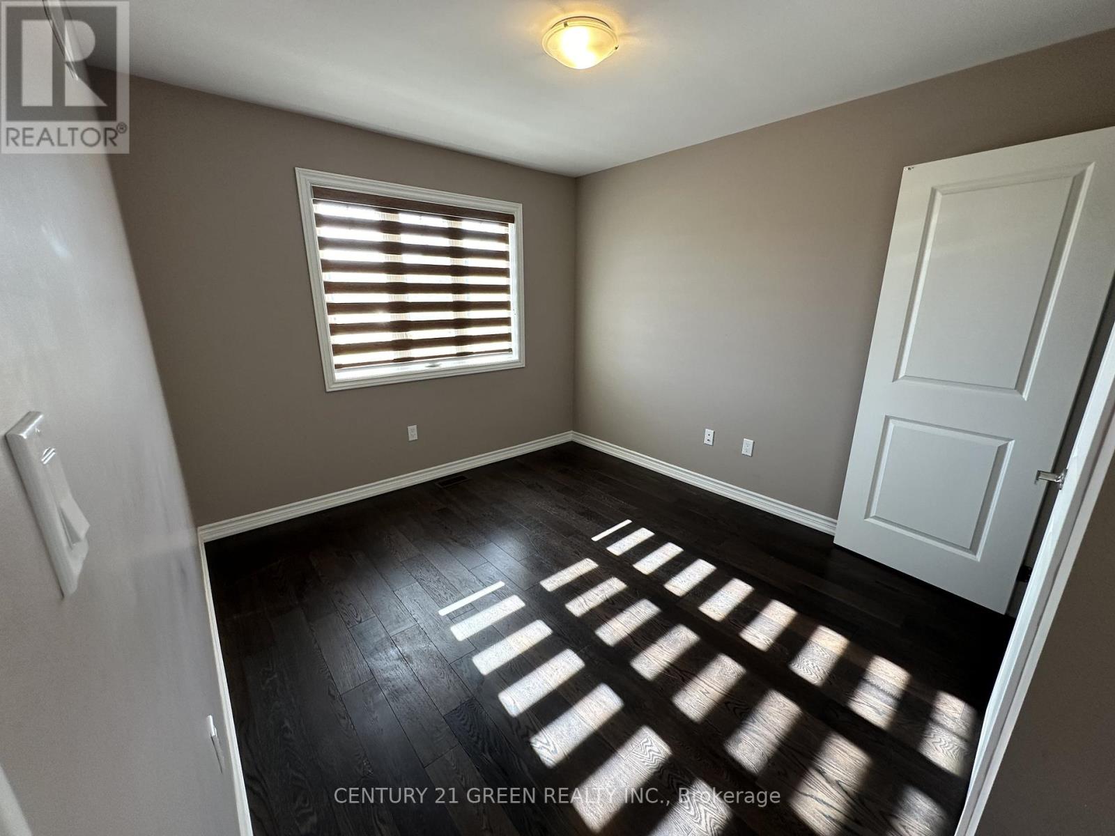 102 Jewel Street, Blue Mountains, Ontario  N0H 1J0 - Photo 15 - X12449549