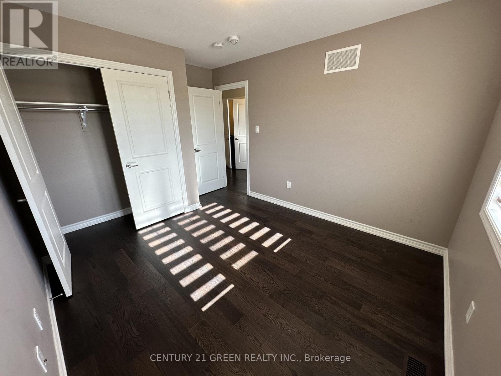 102 Jewel Street, Blue Mountains, Ontario  N0H 1J0 - Photo 16 - X12449549