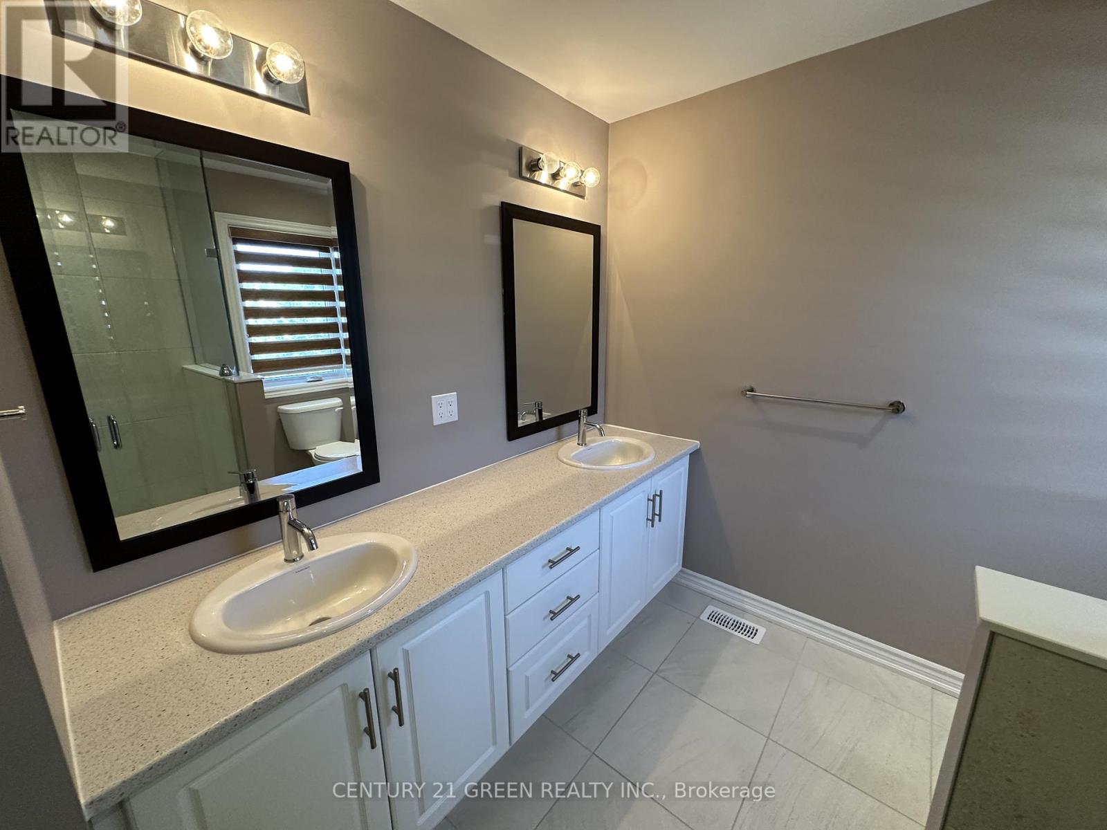 102 Jewel Street, Blue Mountains, Ontario  N0H 1J0 - Photo 21 - X12449549