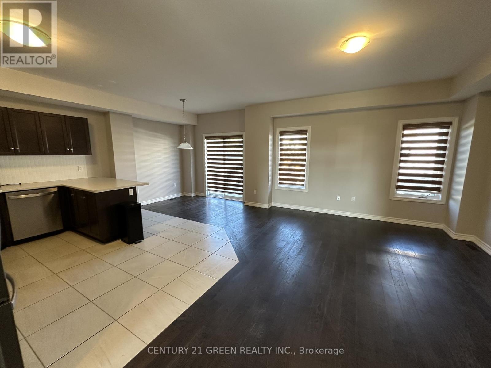 102 Jewel Street, Blue Mountains, Ontario  N0H 1J0 - Photo 4 - X12449549