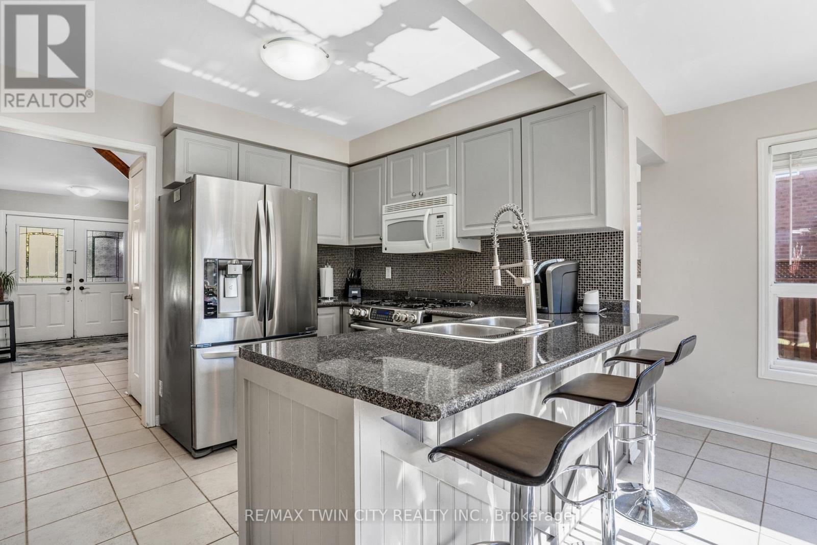 795 Saginaw Parkway, Cambridge, Ontario  N1T 1R3 - Photo 14 - X12449556