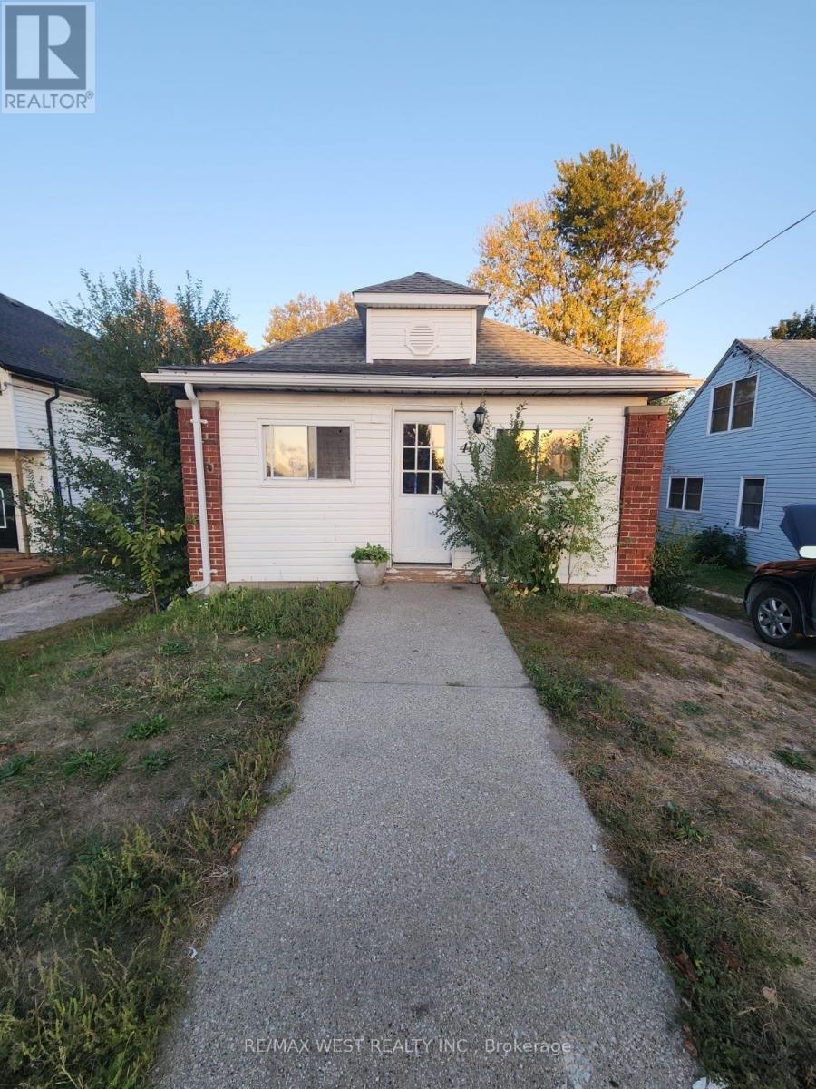 400 Brock Street S, Sarnia, Ontario  N7T 2X2 - Photo 1 - X12449560