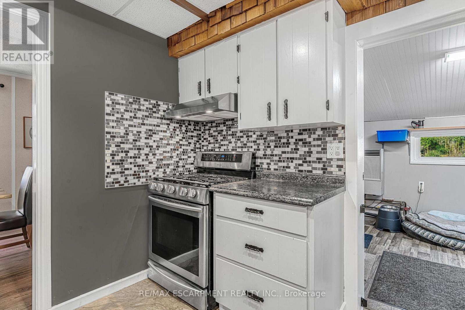 620 Cedar Street, Haldimand (Dunnville), Ontario  N1A 2J6 - Photo 12 - X12449582