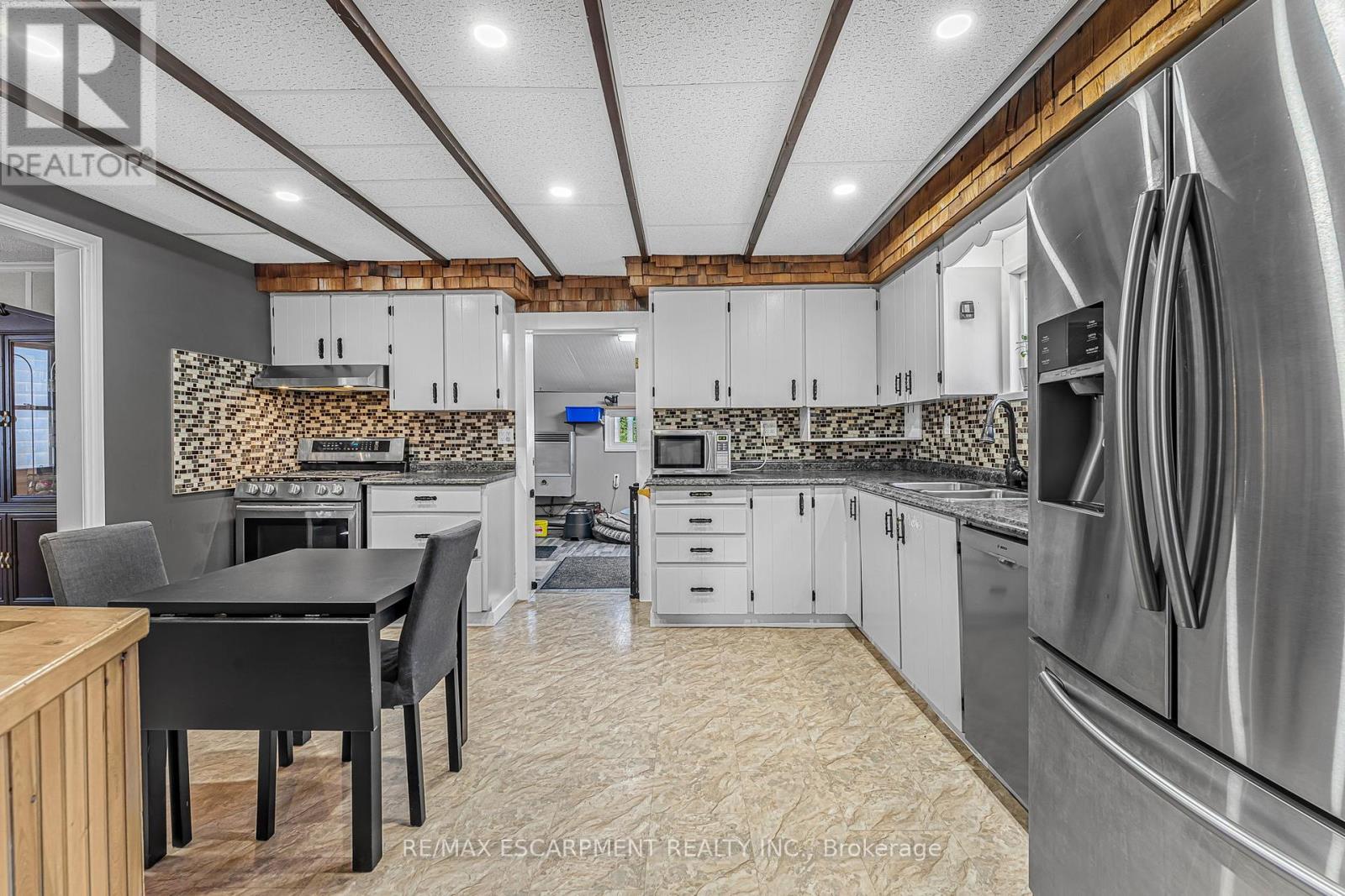 620 Cedar Street, Haldimand (Dunnville), Ontario  N1A 2J6 - Photo 9 - X12449582