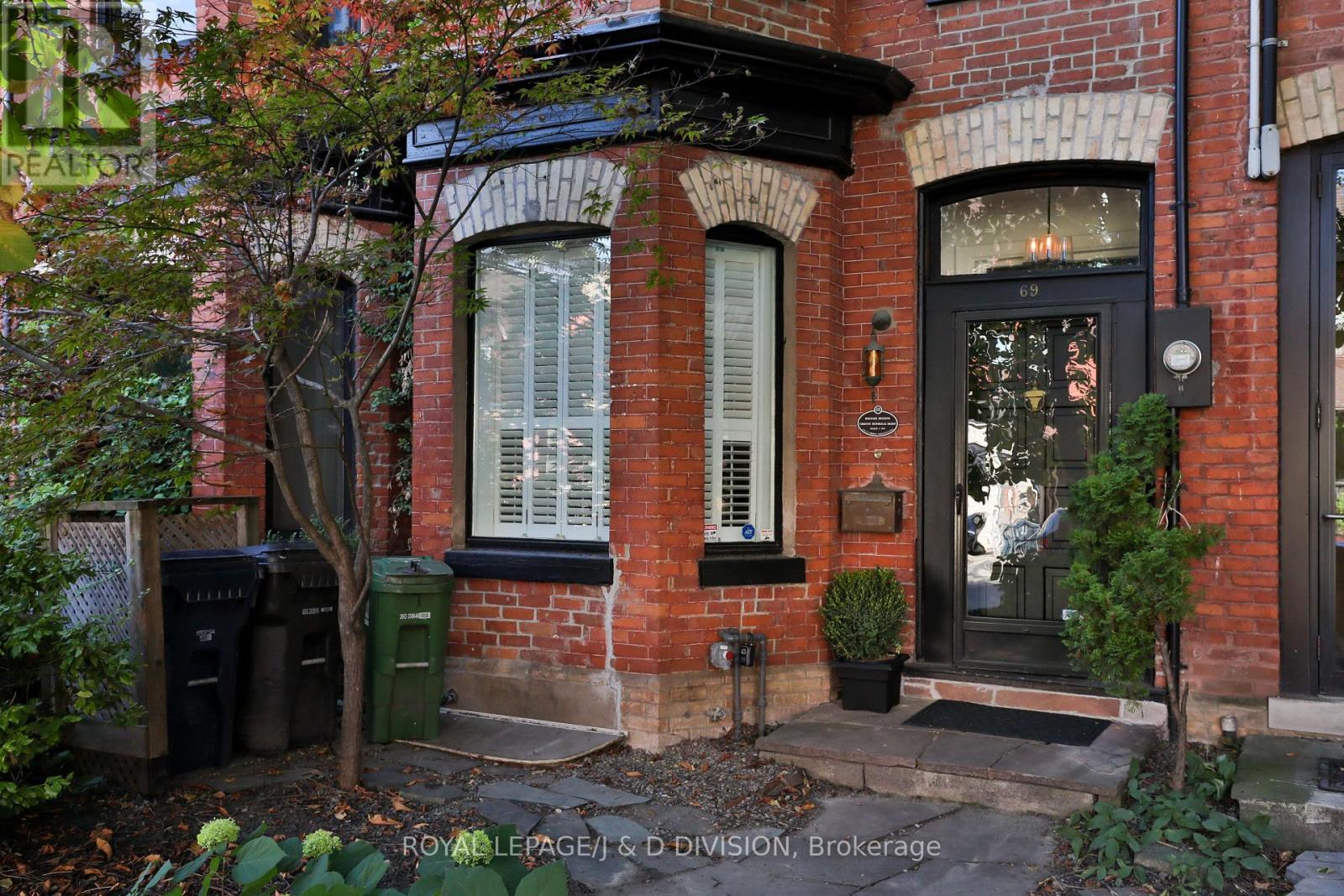 69 SULLIVAN STREET, Toronto, Ontario