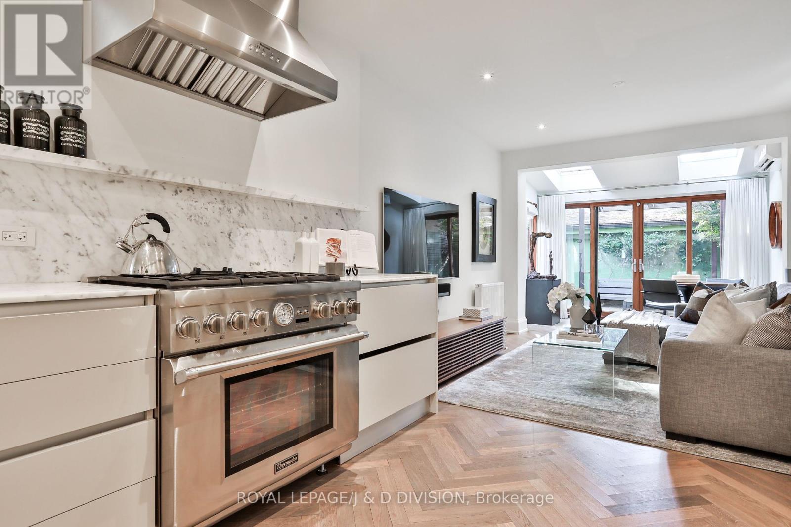 69 Sullivan Street, Toronto, Ontario  M5T 1C2 - Photo 15 - C12449603