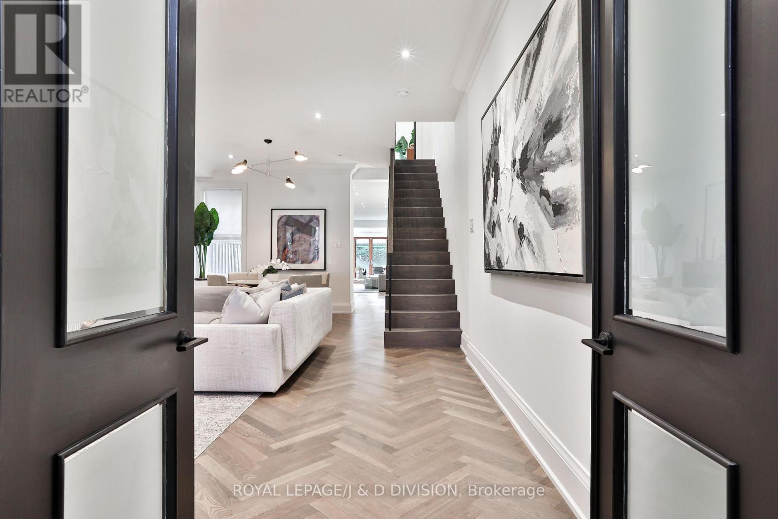 69 Sullivan Street, Toronto, Ontario  M5T 1C2 - Photo 2 - C12449603