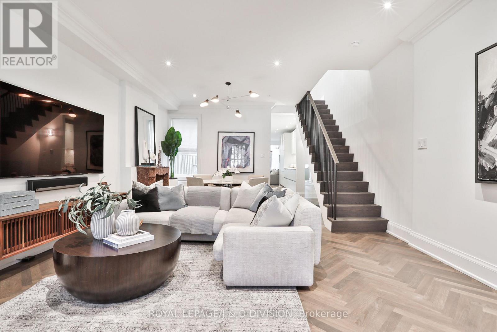 69 Sullivan Street, Toronto, Ontario  M5T 1C2 - Photo 4 - C12449603