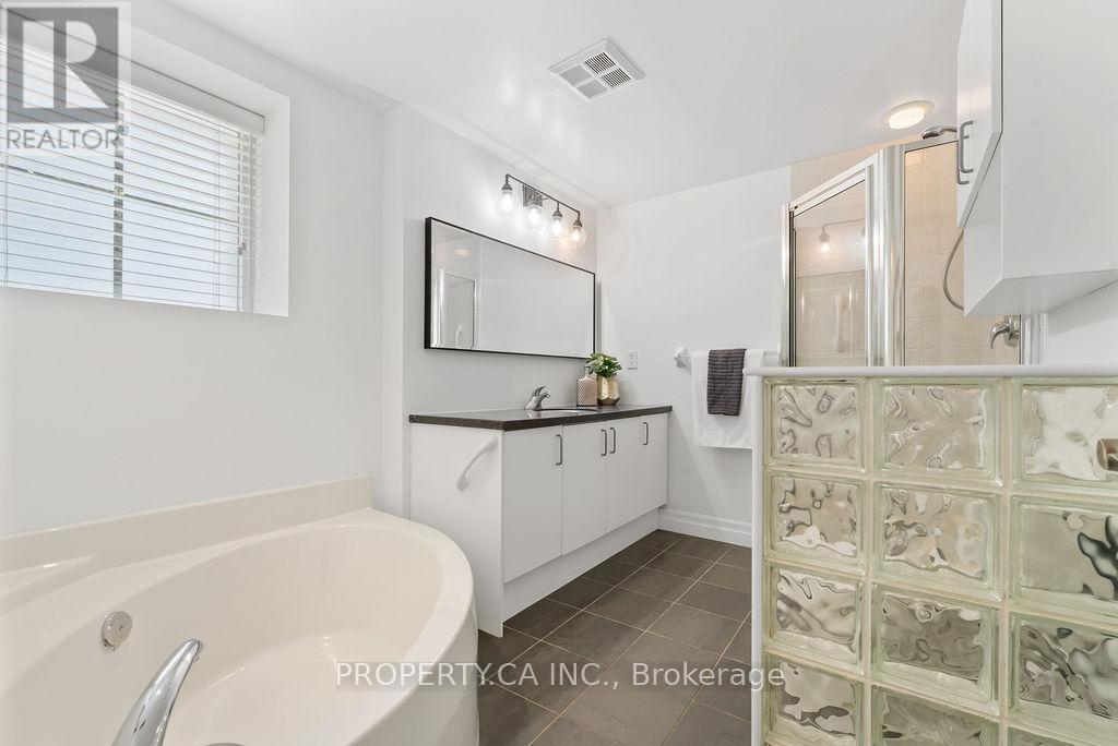 101 - 1801 Bayview Avenue, Toronto, Ontario  M4G 4K2 - Photo 21 - C12449667