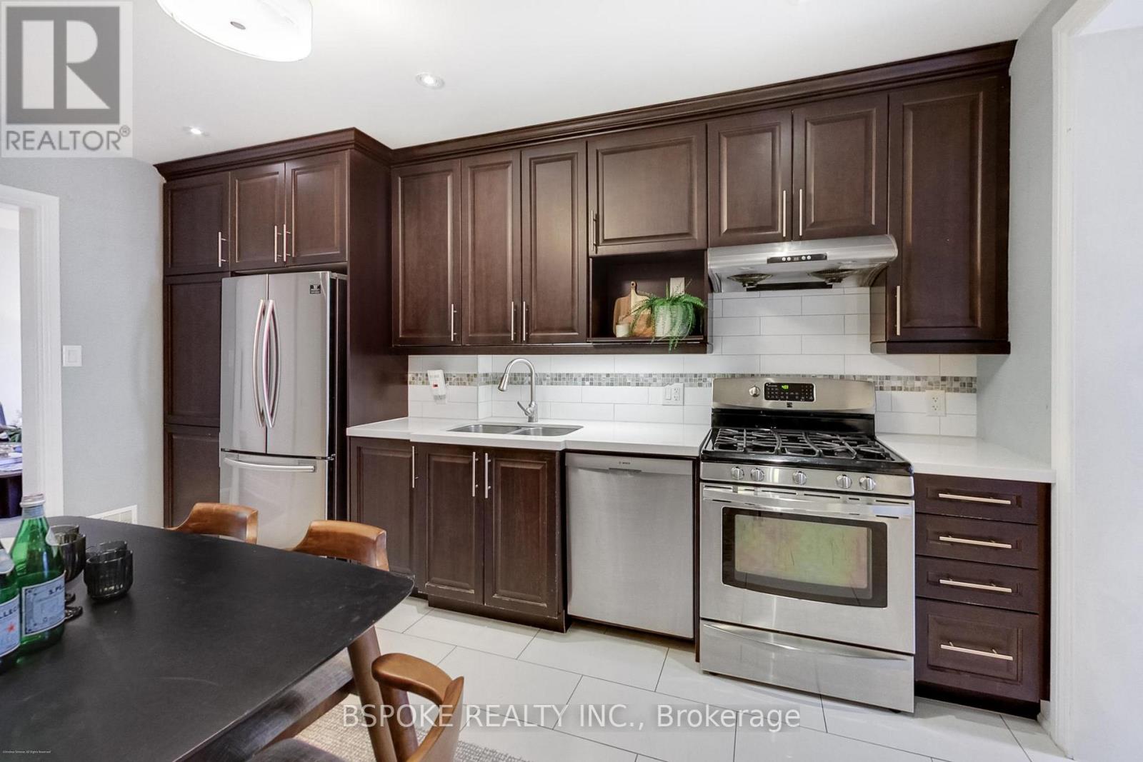 641 Ossington Avenue, Toronto, Ontario  M6G 3T6 - Photo 8 - C12449762
