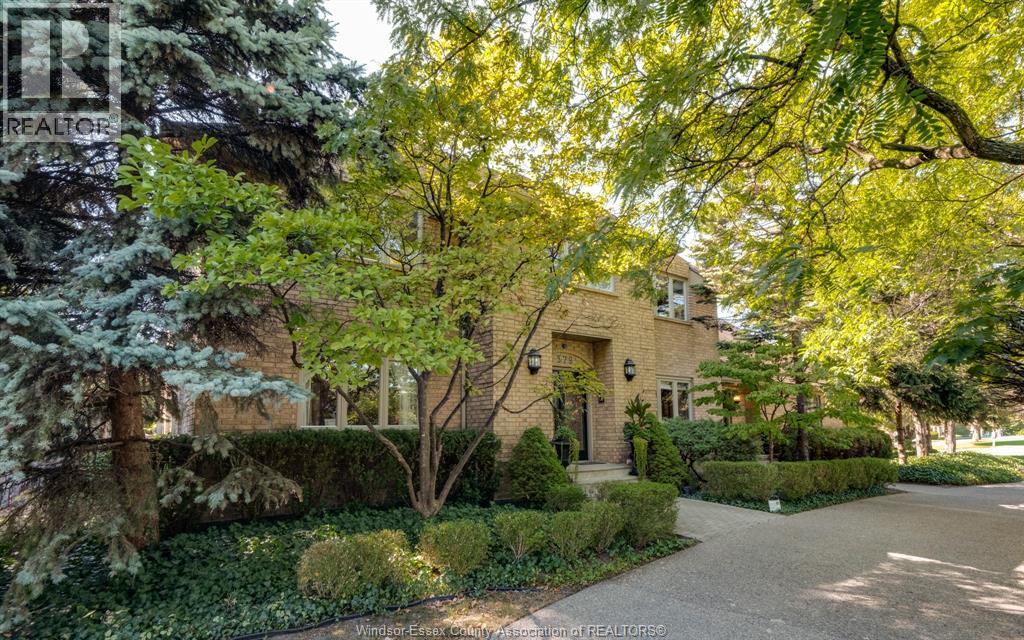 MLS# 25022723: 379 ELMGROVE DR, Lakeshore, Canada