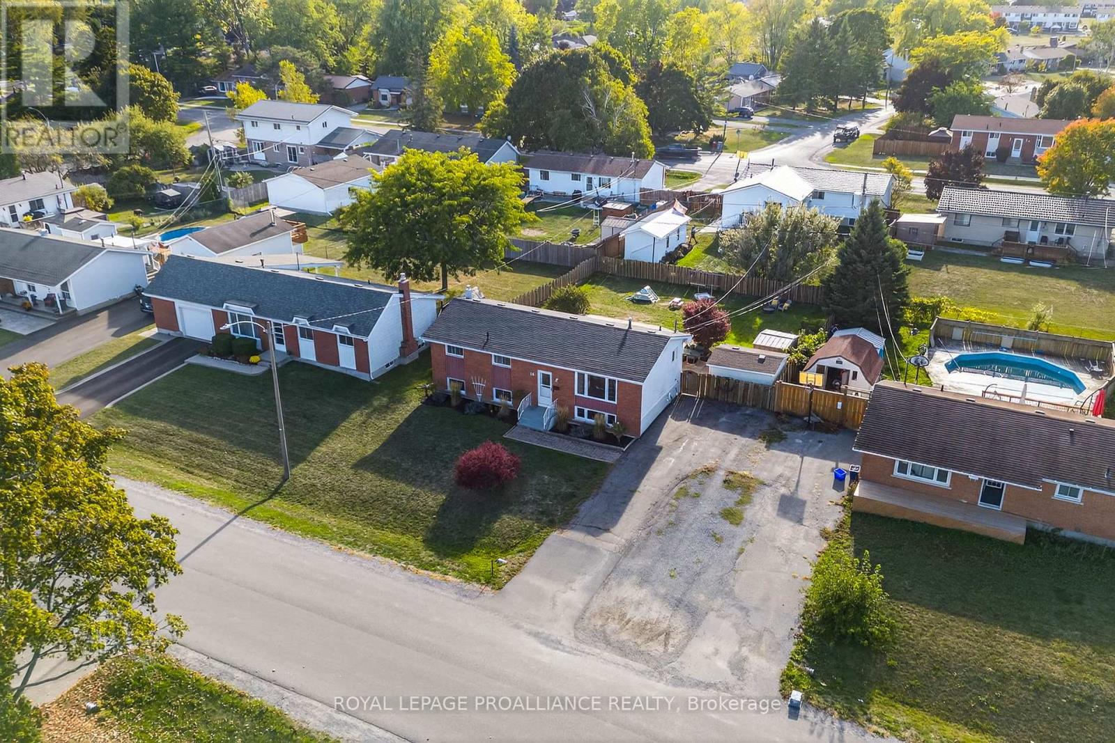 14 Chesterfield Drive, Loyalist, Ontario  K7N 1M2 - Photo 38 - X12449777